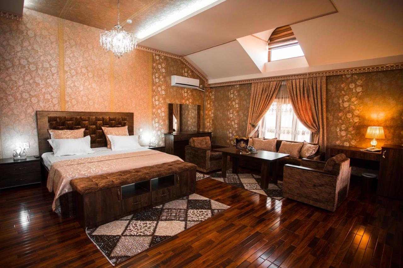 בוקורו Caravan Castle Boutique Hotel מראה חיצוני תמונה